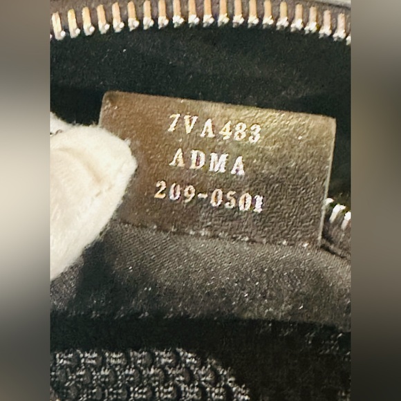 ๐ฅ FENDI BELTBAG BUMBAG CROSSBODY BAG w/ Dust Bag Size W 11โ X H 5.5โ - Picture 6 of 17